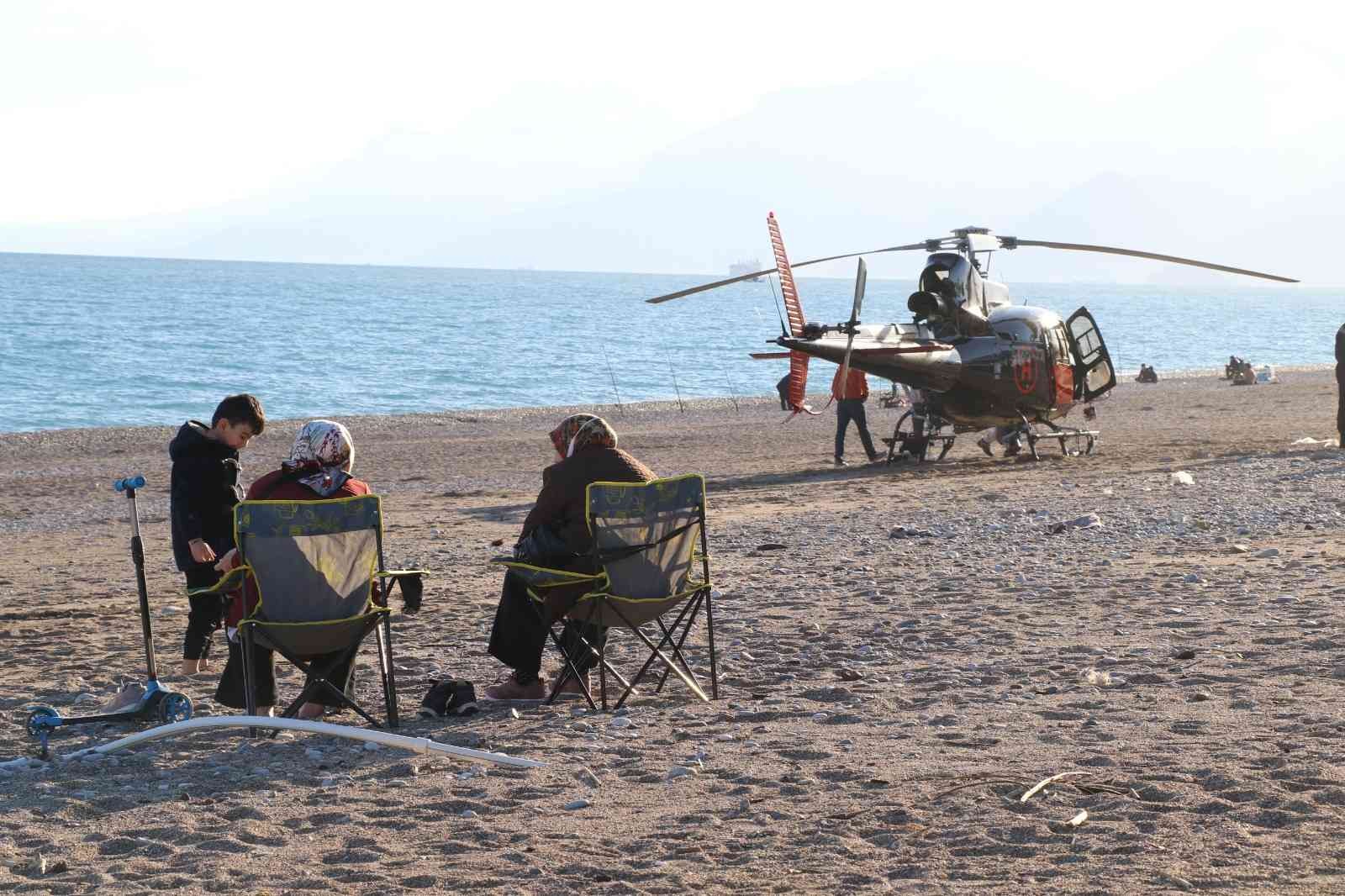 Bisiklet turunu görüntüleyen helikopter arızalandı, dünyaca ünlü sahile iniş yapmak zorunda kaldı #antalya