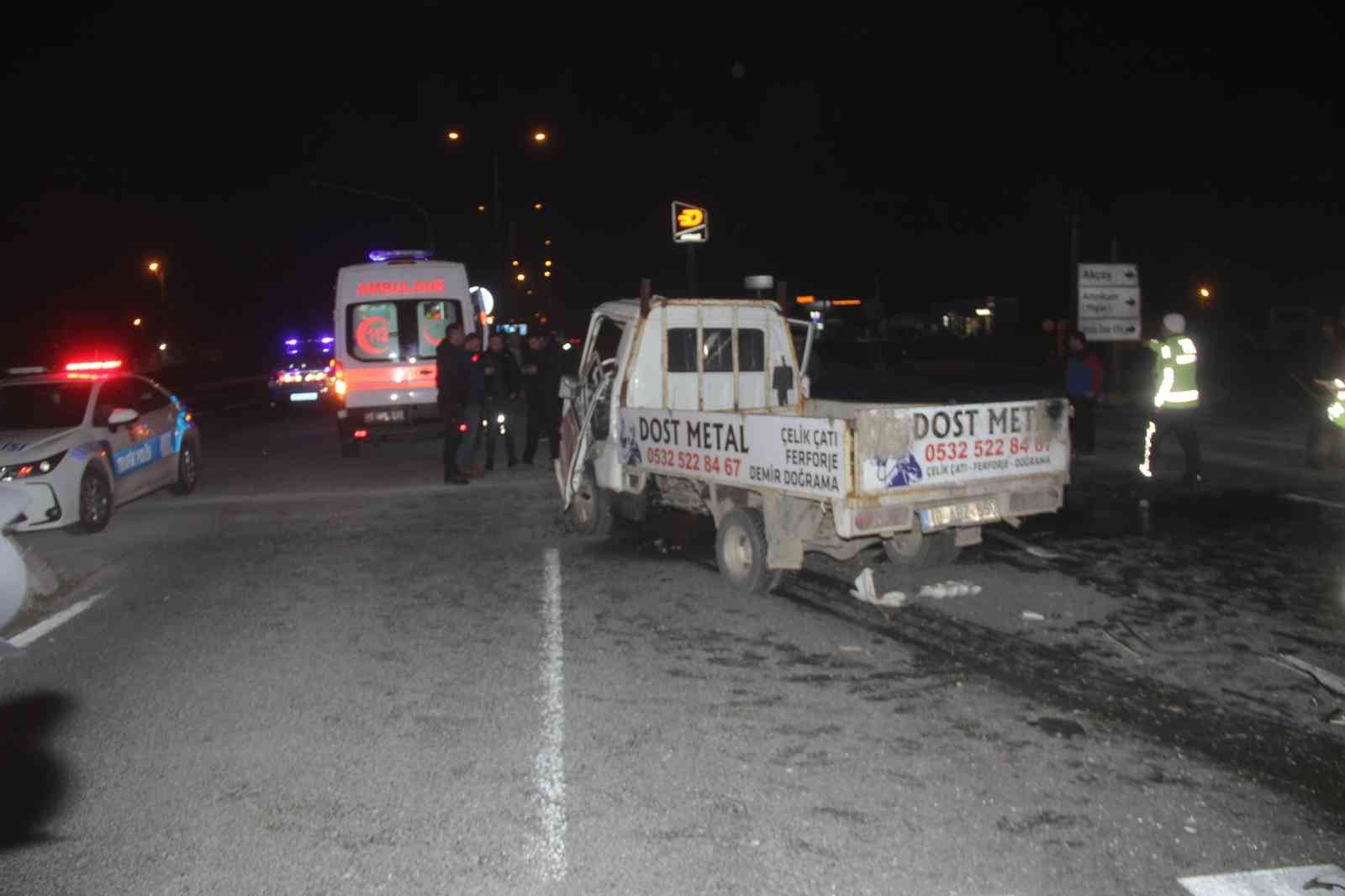 Balıkesir’de can pazarı...Kamyonet kırmızı ışıkta bekleyen araçlara çarptı: 1 ölü, 6 yaralı #balikesir
