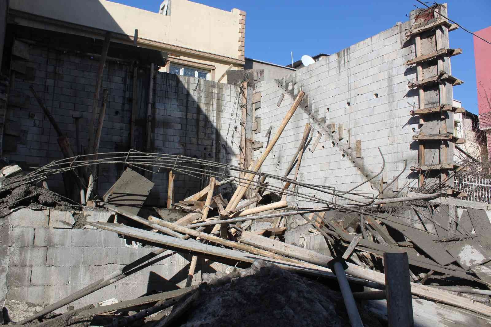 Gaziantep’te beton dökülürken inşaat kalıbı çöktü: 3 yaralı #gaziantep