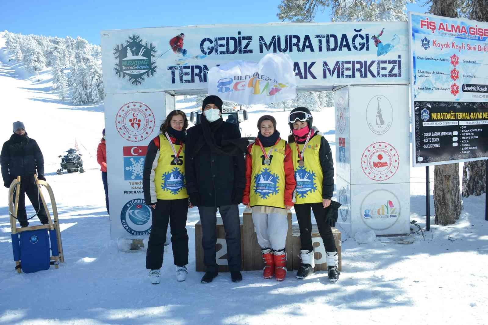Gediz Muratdağı Termal Kayak Merkezi’nde kayak ve kızak yarışmaları #kutahya