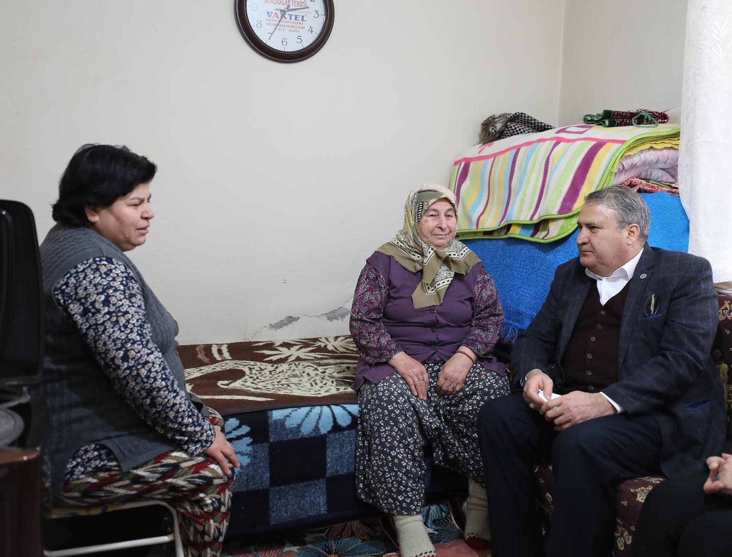 Başkan Çerçi ev ziyaretleriyle sorunları dinliyor #manisa