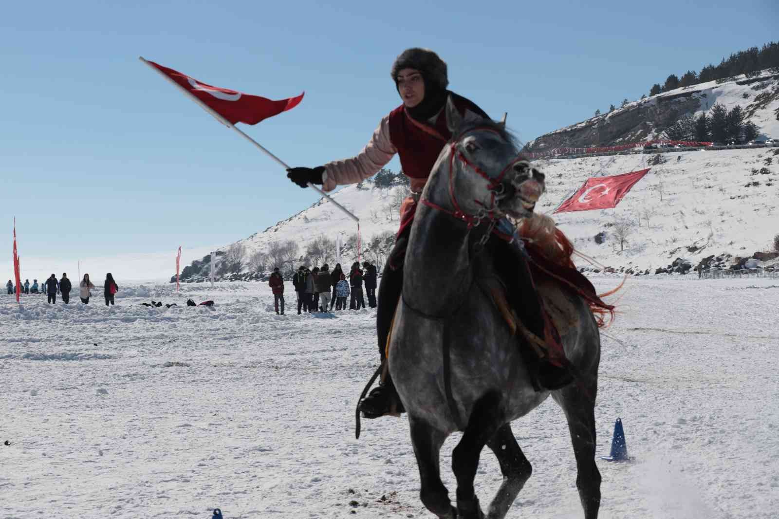 Çıldır Altın At Kristal Buz Festivali renkli görüntülere sahne oldu #ardahan