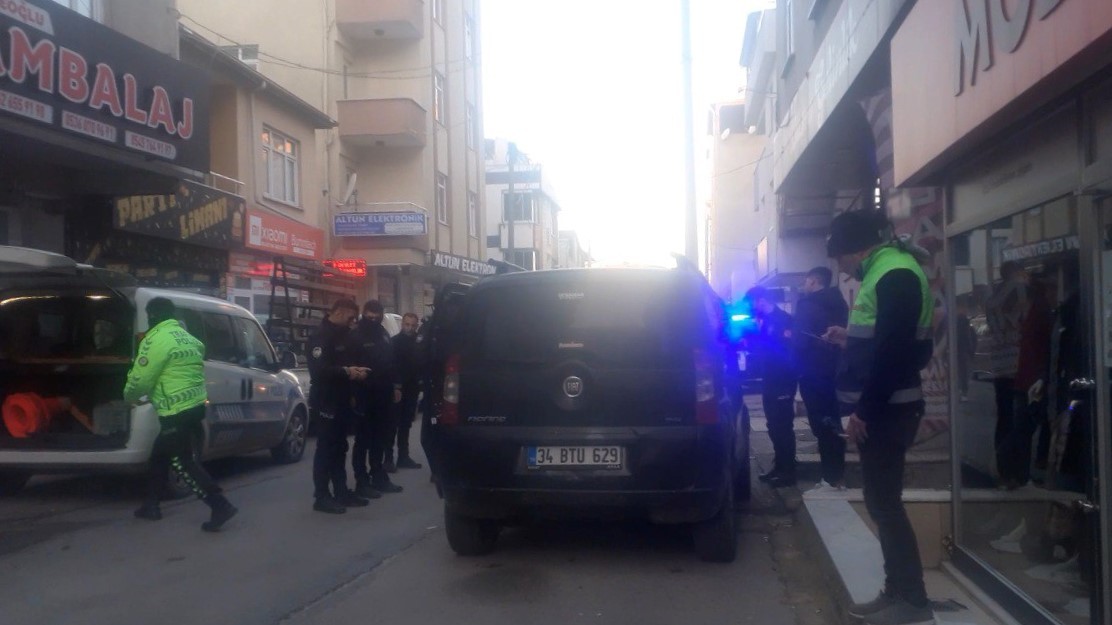 Polisin şüphelenerek durduğu araç sigortasız çıktı #kocaeli