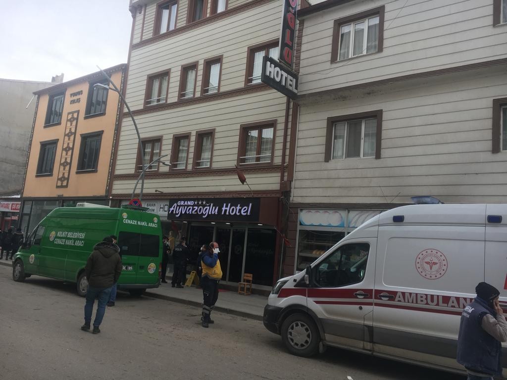 Yaşlı adam otel odasında ölü bulundu