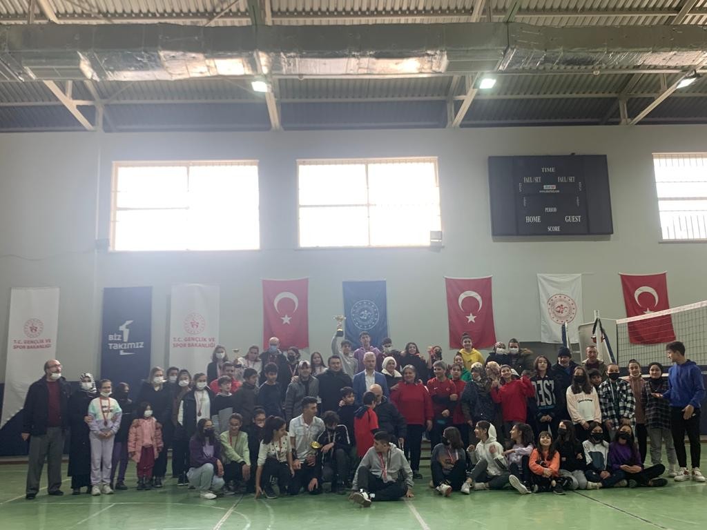 Altındağ’da Altın Smaç Aile Gençlik Voleybol Turnuvası’na yoğun ilgi #ankara