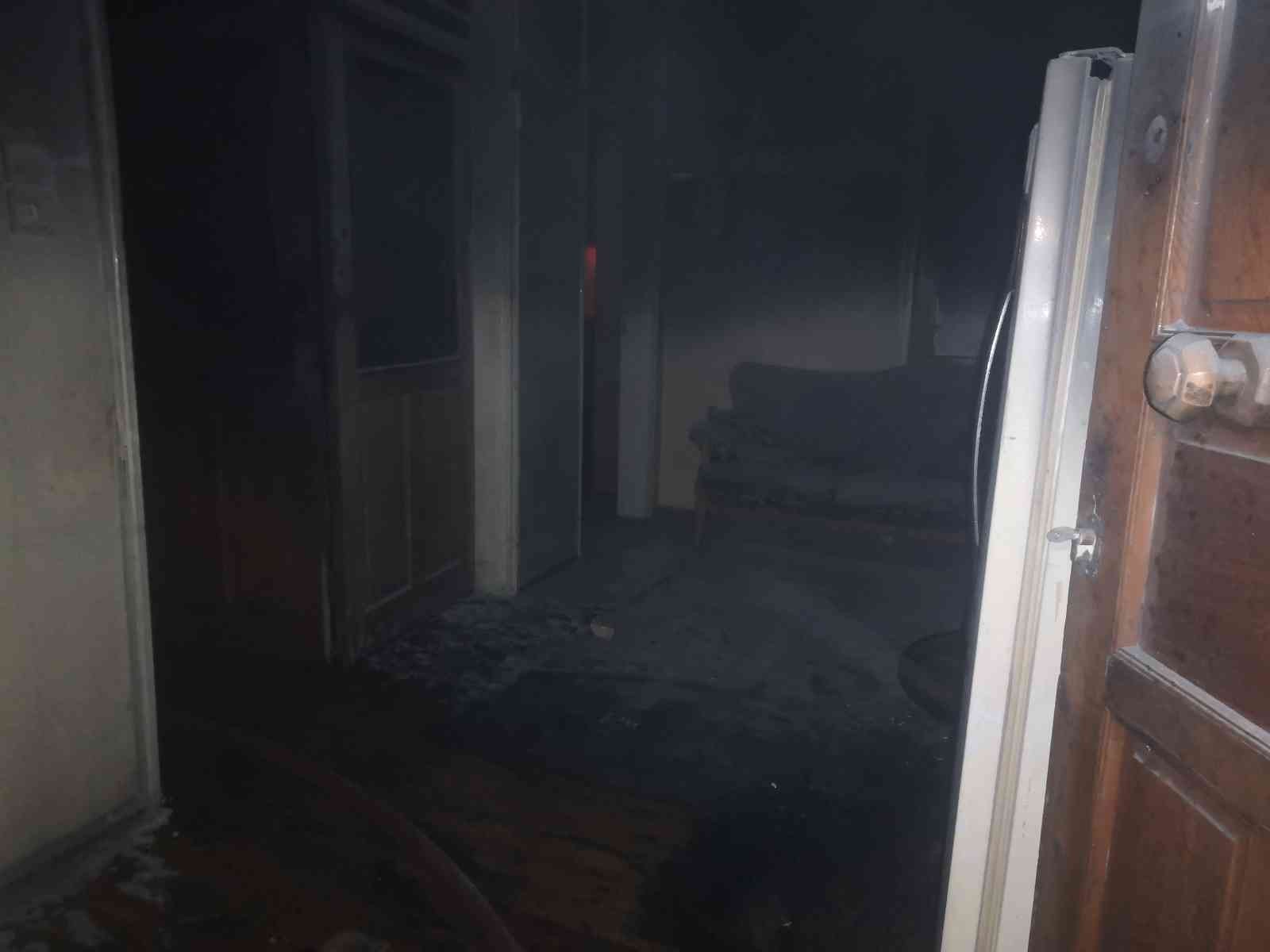 Ordu’da evde sobadan çıkan yangında 2 kişi dumandan etkilendi #ordu