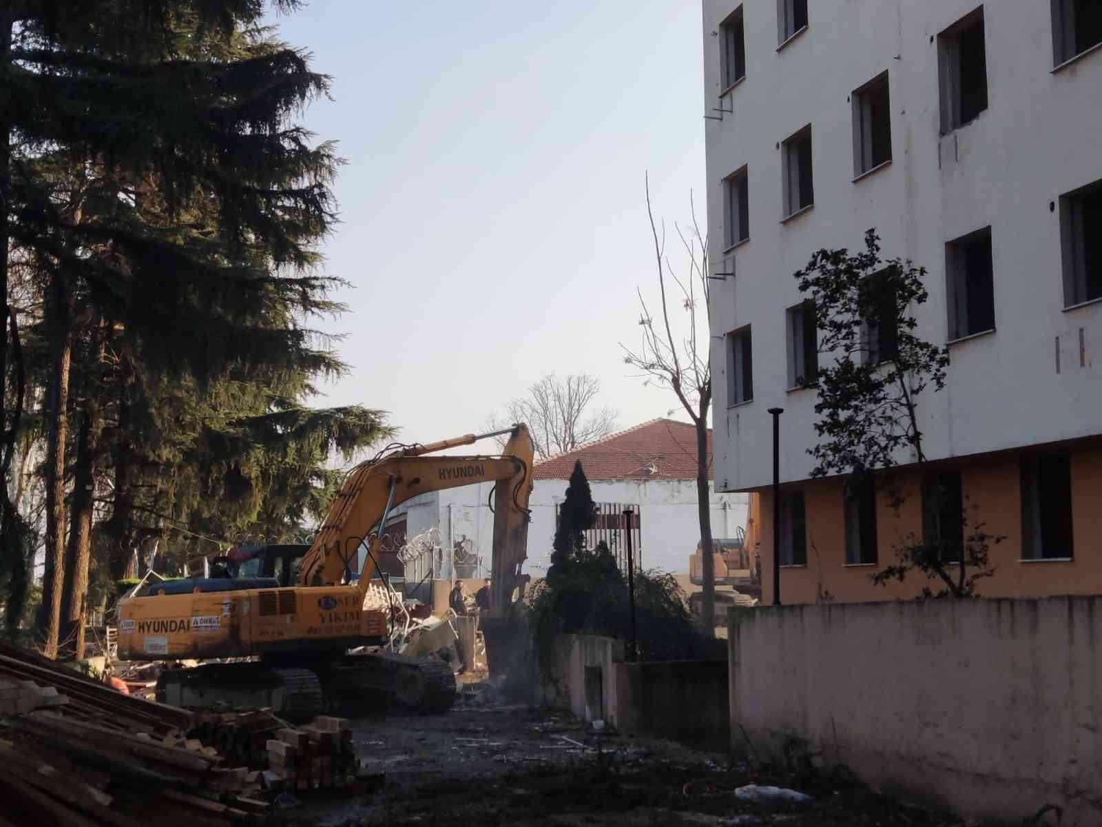 Gölcük Hükümet Konağı binasının yıkımına başlandı #kocaeli