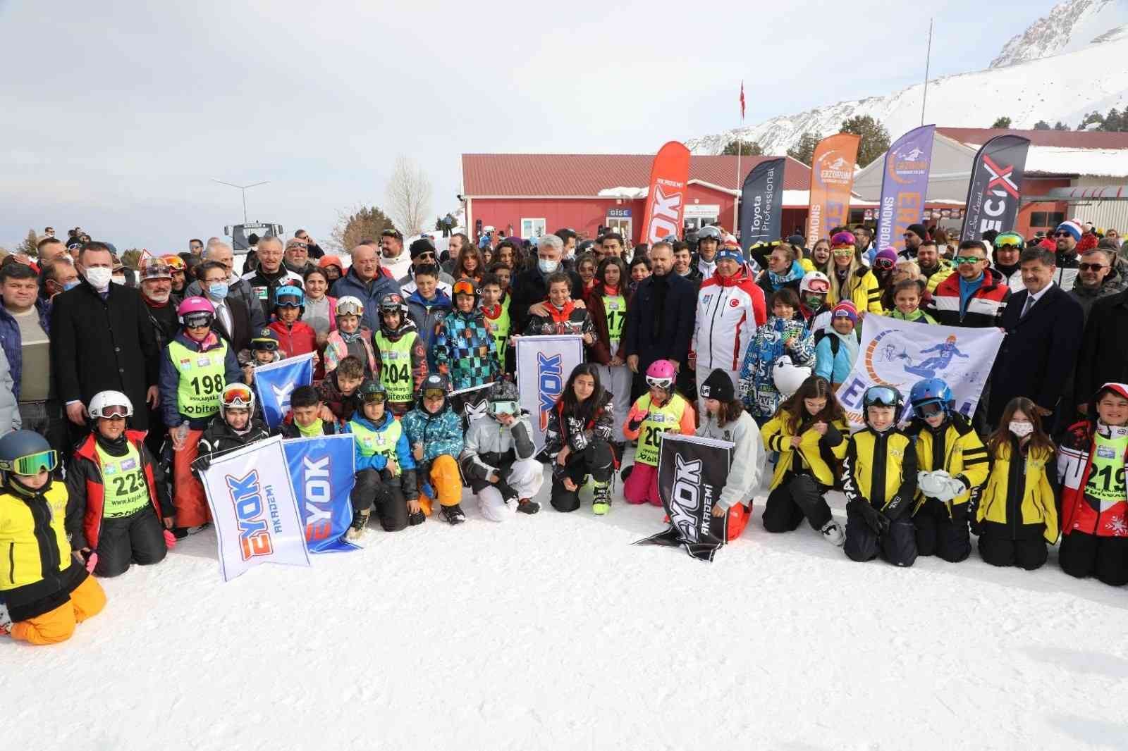 Snowboard yarışlarında dereceye giren sporcular ödüllendirildi #erzincan