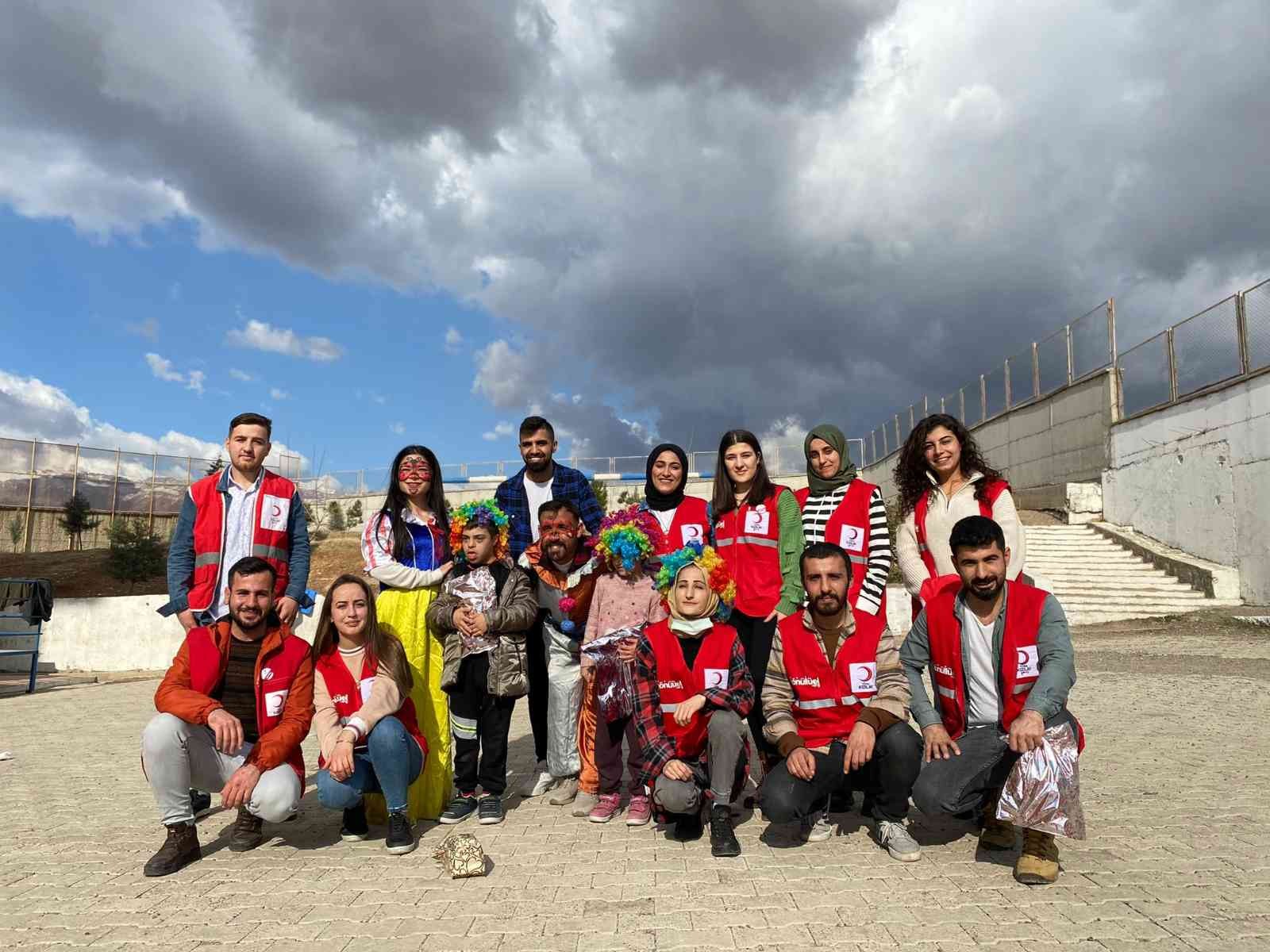 Kızılay’dan özel öğrencilere jest