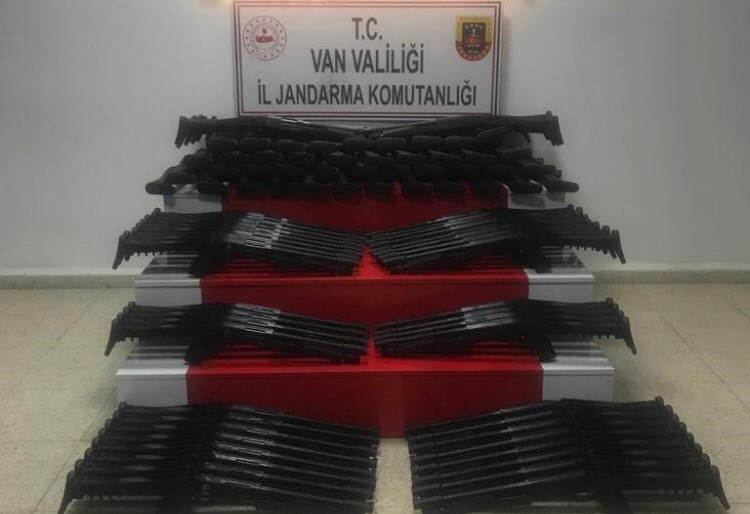 Başkale’de 100 adet av tüfeği ele geçirildi #van