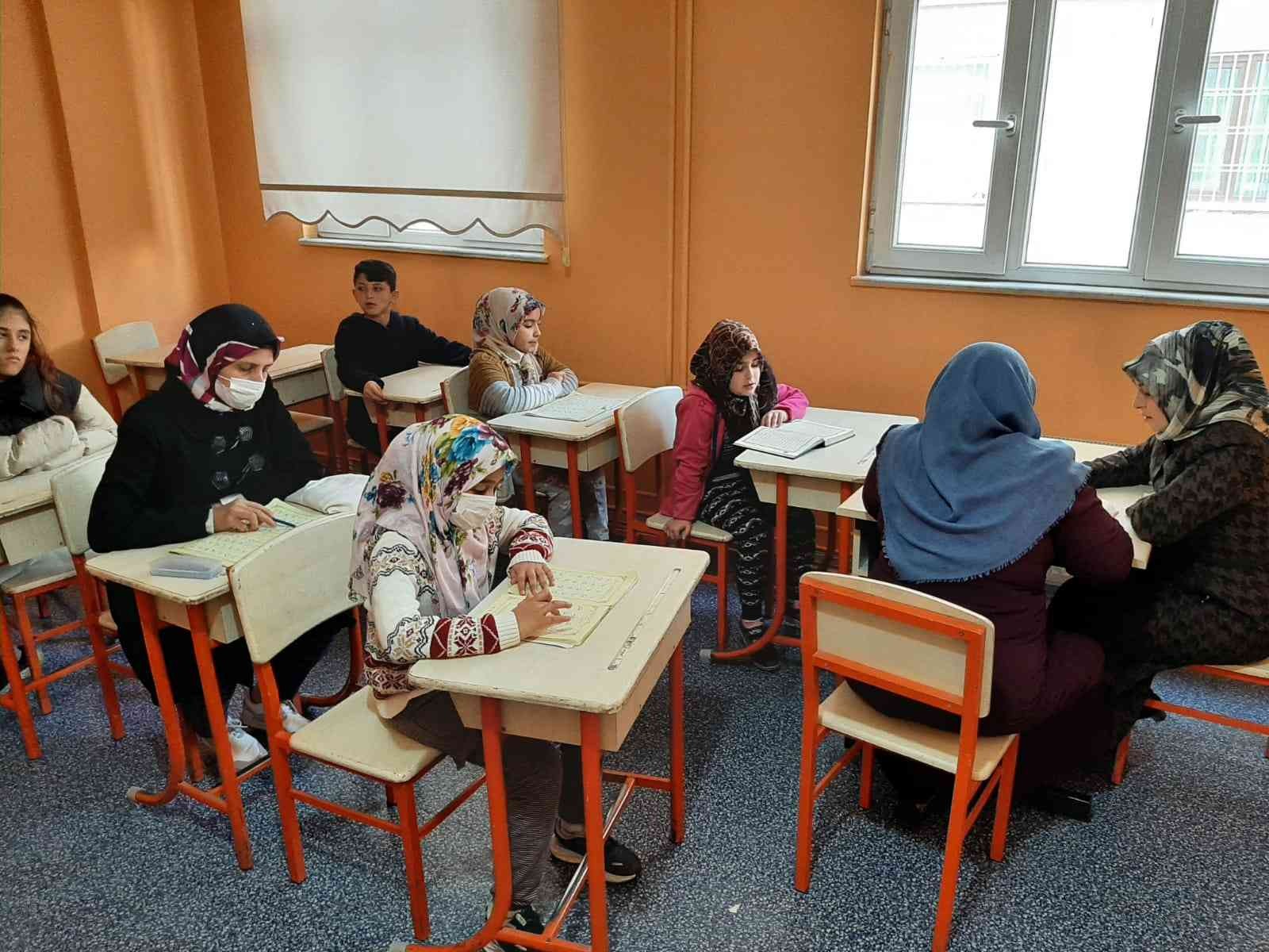 Bağlar Belediyesi’nin açtığı Kur’an-ı Kerim kursları, ev hanımlarından çocuklara kadar umut oldu #diyarbakir