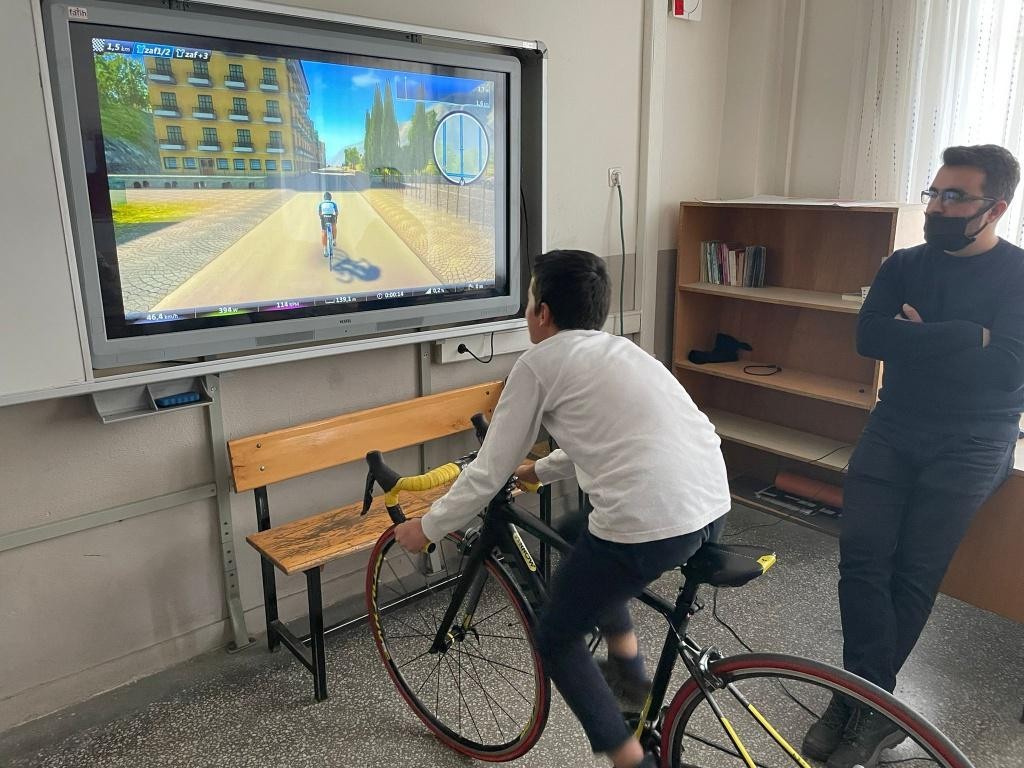 Bisiklet simülasyonuyla sanal ortamda pedal çevirdiler #bolu