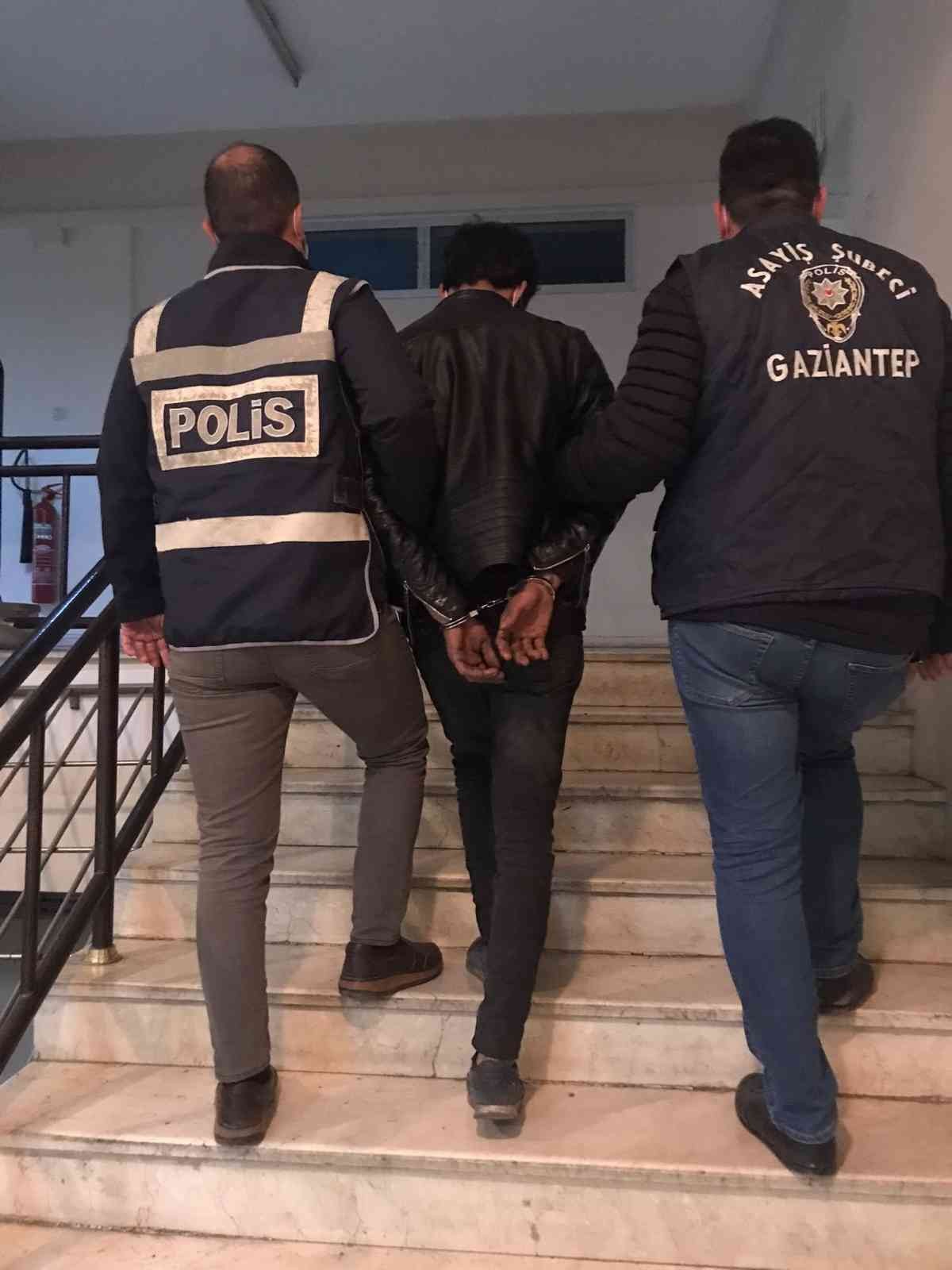 Gaziantep’te Aile Sağlığı Merkezine zarar veren şüpheli yakalandı #gaziantep
