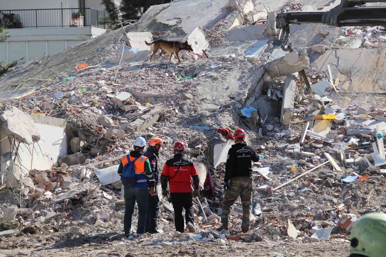 Depremde 11 kişiye mezar olan apartmanın sanıkları için 22.5’er yıl hapis cezası talebi