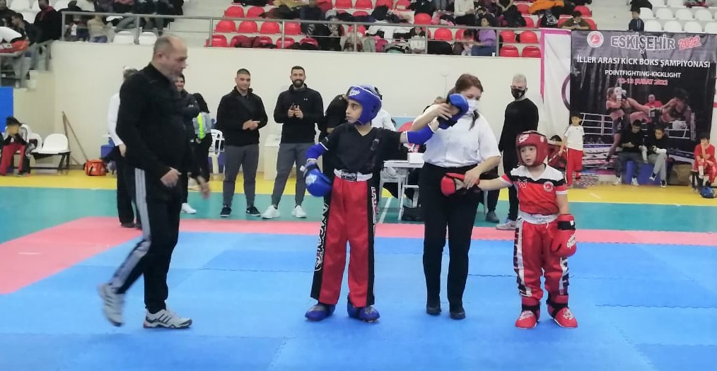 Kütahya Belediyespor Kulübü sporcuları, şampiyonadan madalya ile döndü #kutahya
