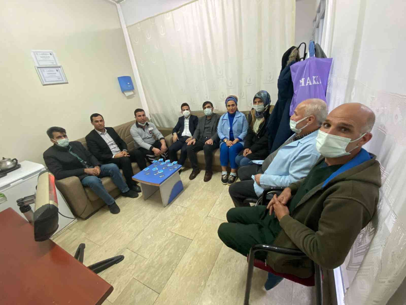 Öz Sağlık İş Sendikası Diyarbakır Şube Başkan Aküzüm, sendika üyeleriyle bir araya geldi