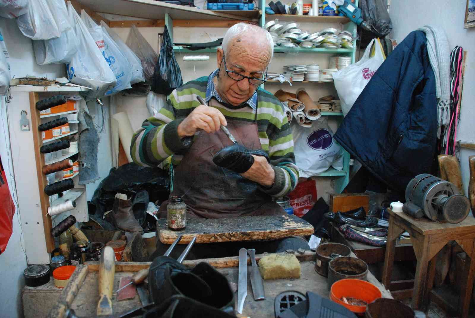 Çeşme’nin tek ayakkabı tamircisi Naci Usta #izmir
