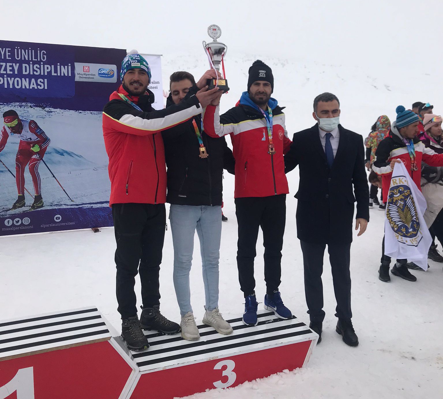AİÇÜ’lü kayakçılar Türkiye 3’üncüsü oldu #agri