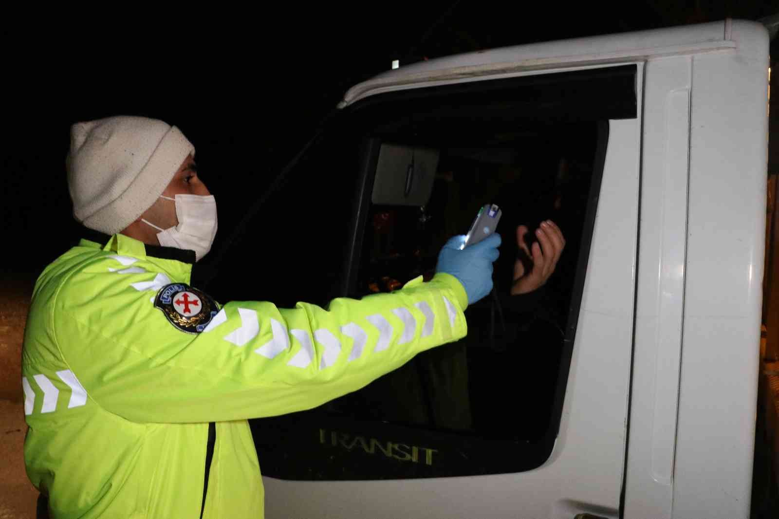 Amasya’da alkollü çıkan yolcudan ilginç savunma: İçmeyip de ne yapalım