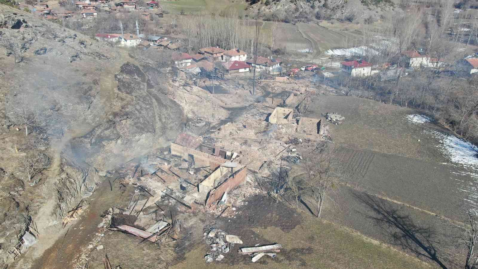 8 gün önce köyde çıkan yangını söndürmüşlerdi, bu sefer köyleri yandı #kastamonu
