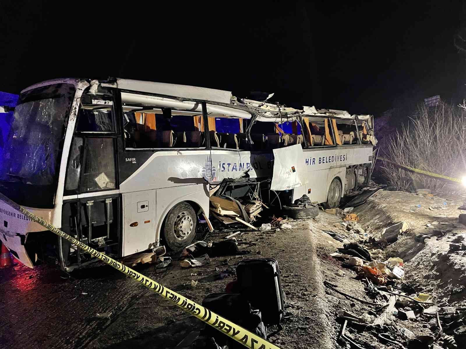 Cenaze yakınlarını taşıyan yolcu otobüsü devrildi: 2 ölü, 27 yaralı #cankiri