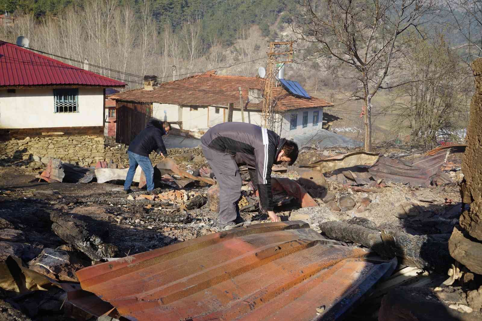 Tarım ve Orman Bakanlığı, ahırları yanan ailelere kereste ile 3 buzağı hibe edecek #kastamonu