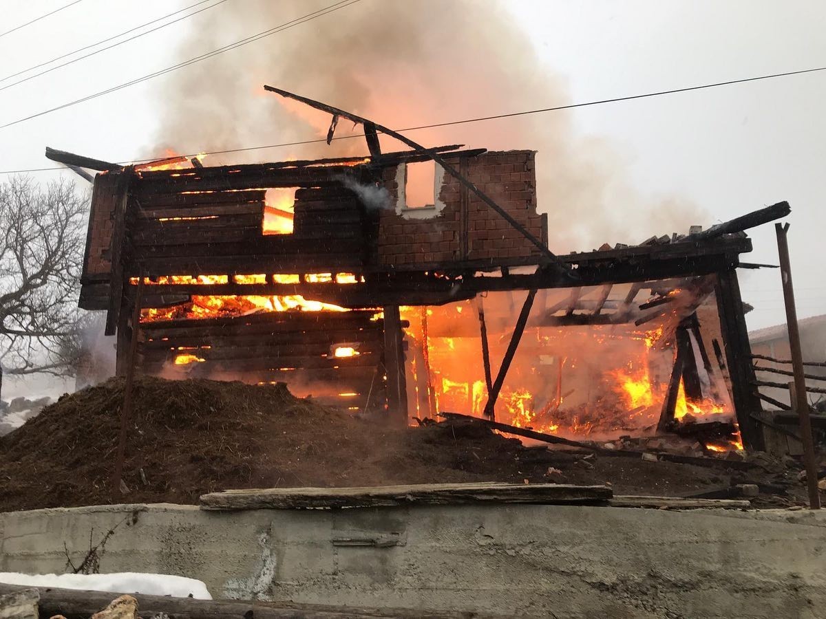 Kastamonu’da yangında 1 ev küle döndü #kastamonu