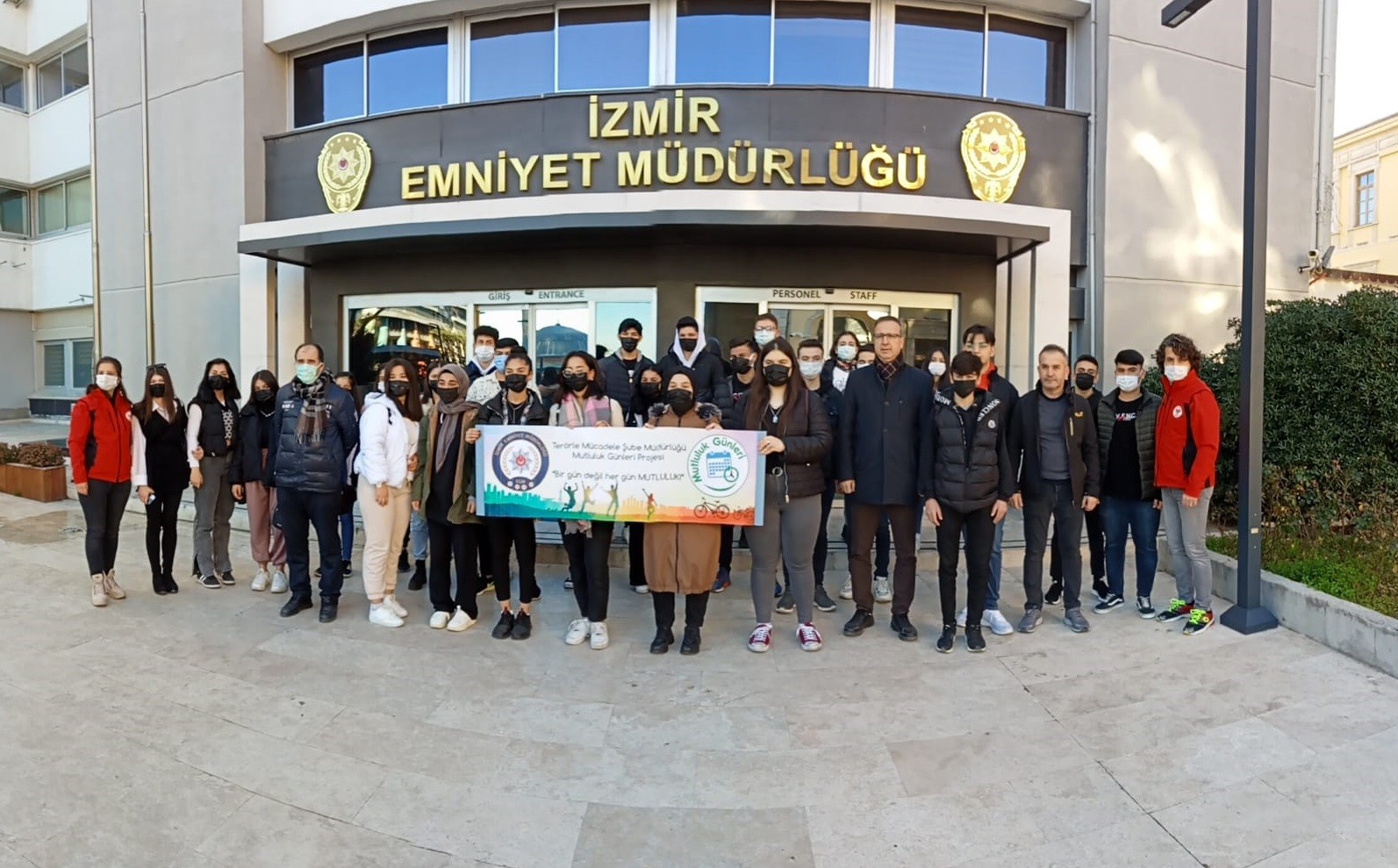 İzmir TEM Şube, 30 öğrenciyi geziye götürdü #izmir