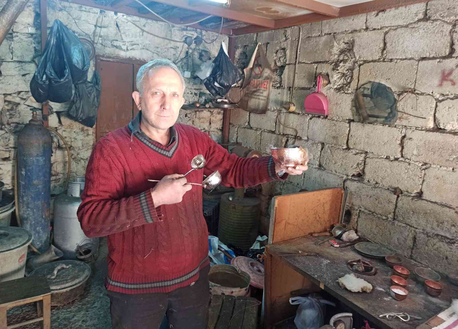 Kamber usta 35 yıldır bakır kapları parlatıyor #kahramanmaras