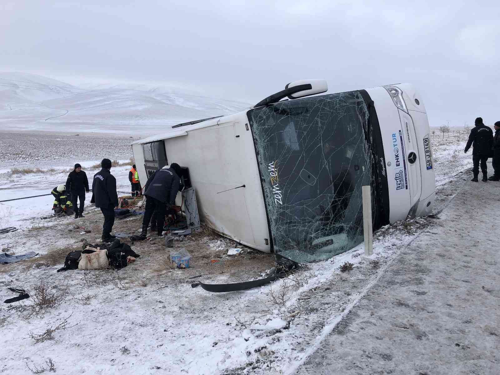 Konya’da otobüs şarampole devrildi: 5 ölü, 42 yaralı #konya