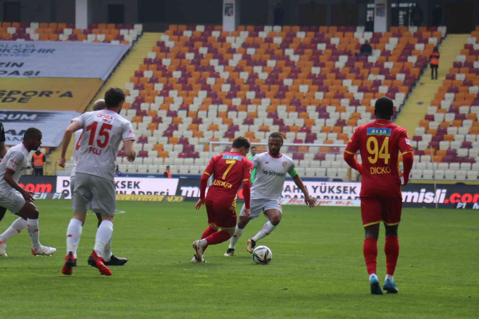 Spor Toto Süper Lig: Yeni Malatyaspor: 0 - Antalyaspor: 1 (İlk yarı) #malatya