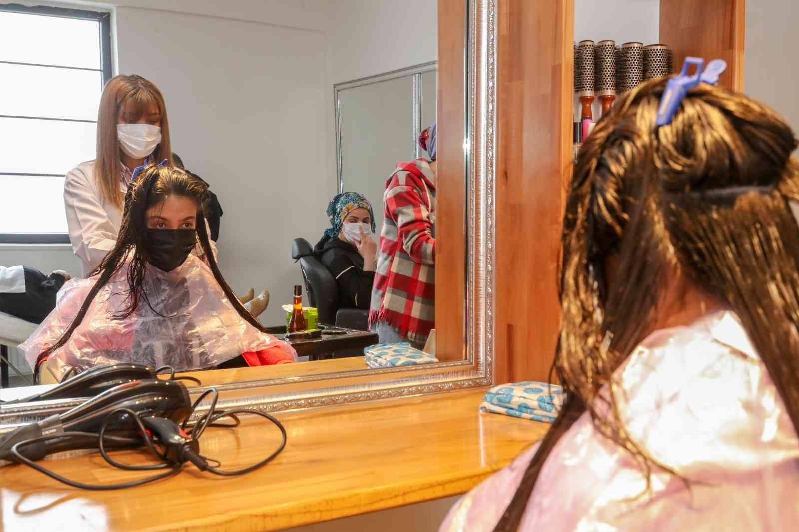 İpekyolu Belediyesinden kadınlara ücretsiz saç ve cilt bakımı #van