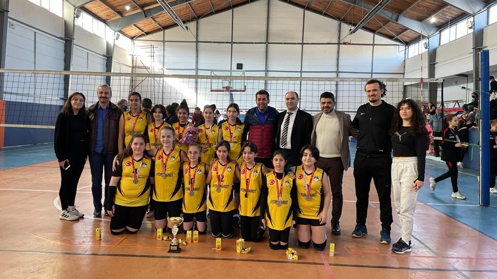 Midi Kızlar Voleybol turnuvasında kupalar sahiplerini buldu #zonguldak
