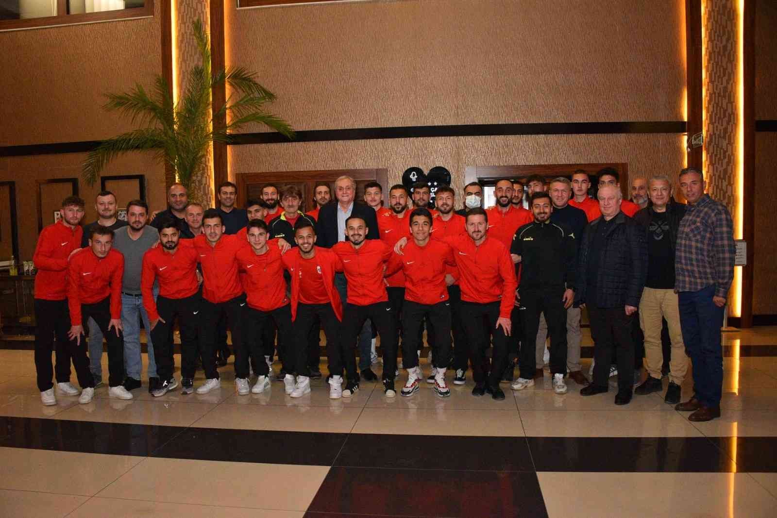 Başkan Bakkalcıoğlu, Bozüyük Vitra Spor futbolcuları ile bir araya geldi #bilecik