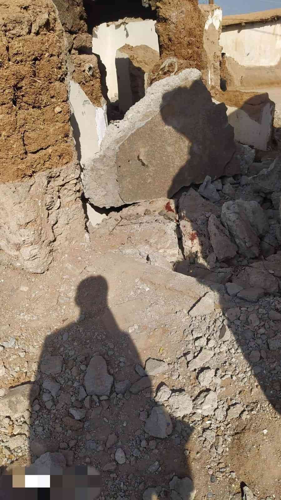Metruk evde çöken duvarın altında kalan çocuk hayatını kaybetti #diyarbakir