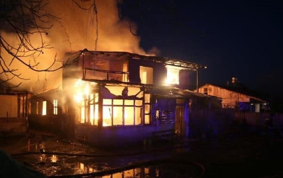 Yangında mağdur olan aileye Kızılay yalnız bırakmadı #duzce