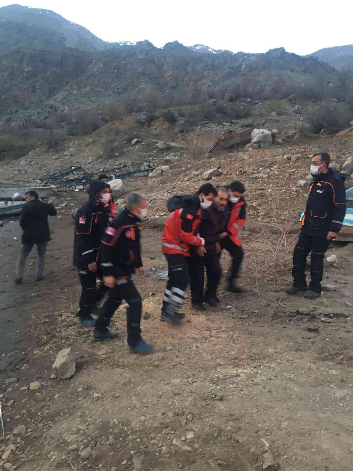 Arazide rahatsızlanan çobana AFAD ekibi ulaştı #diyarbakir
