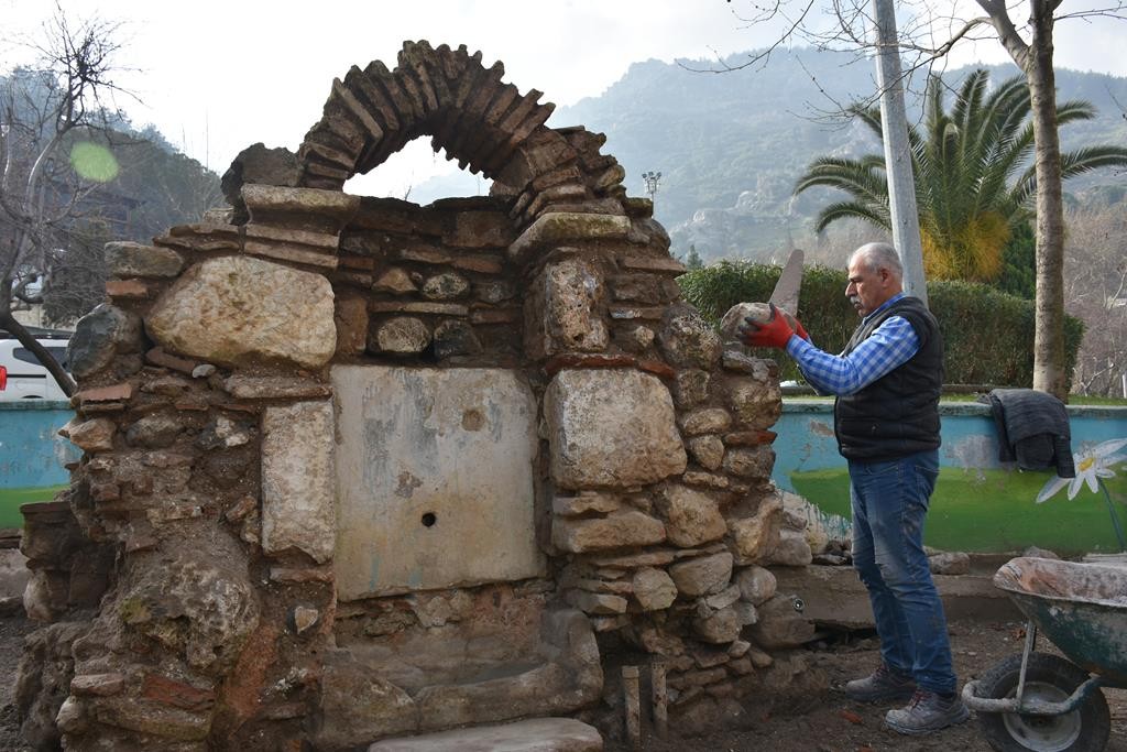 Şehzadeler’in tarihi çeşmelerinde restorasyon başladı