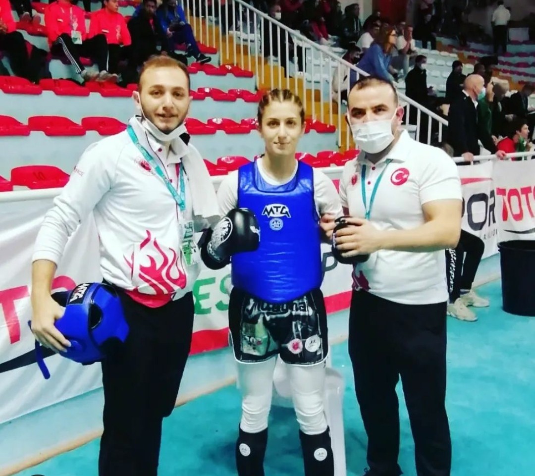 Sudenur Basancı, Gençler Avrupa Muaythai Şampiyonası’nda üçüncü oldu