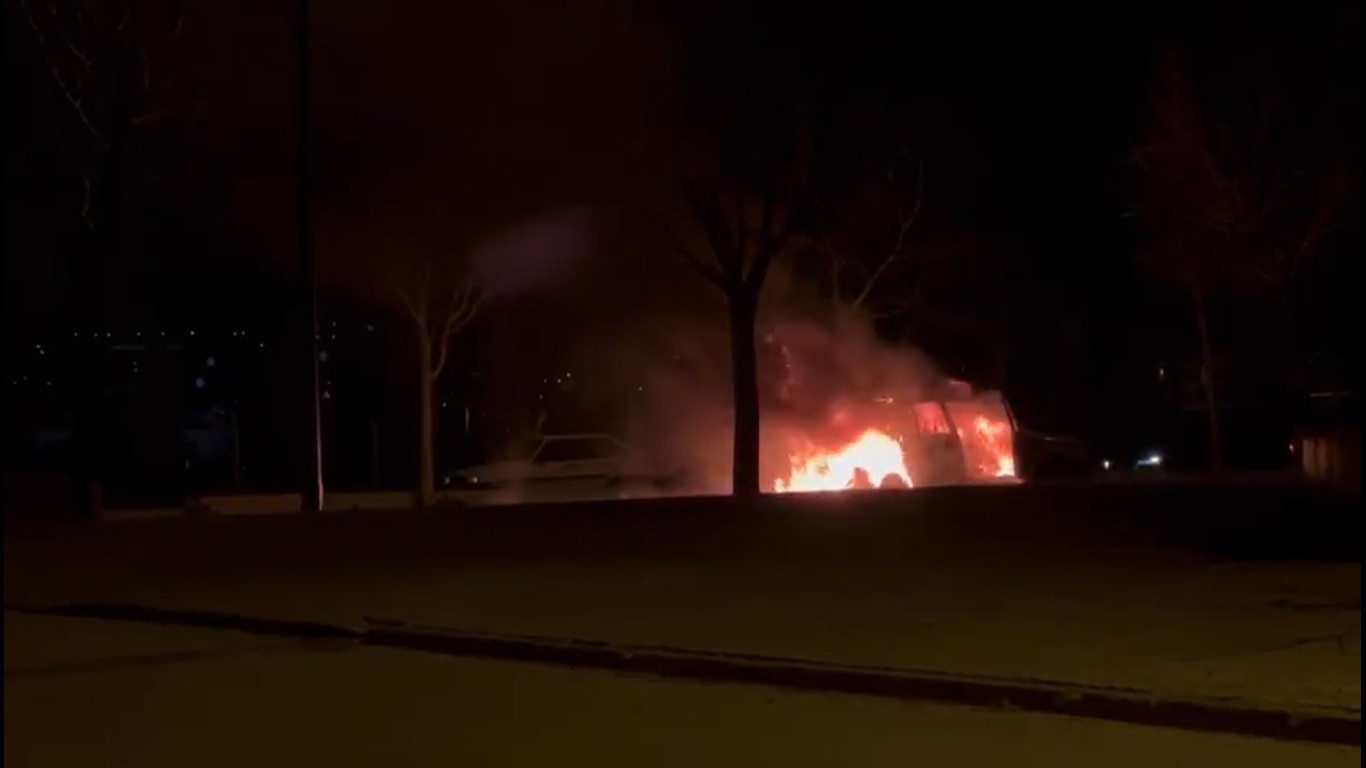 Konya’da otomobil alev alev yandı