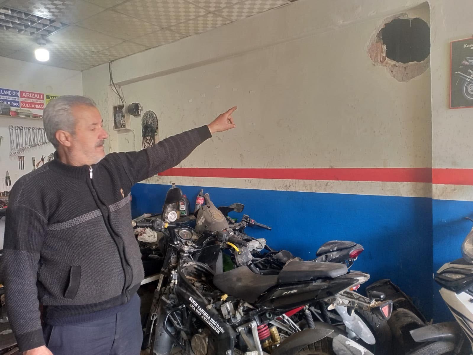 Duvarını deldikleri motosiklet tamircisini soydular #diyarbakir