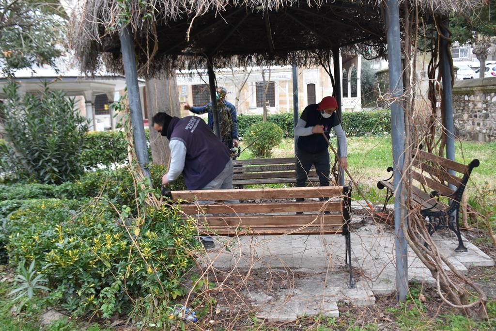 Şehzadeler Belediyesi’nden Muradiye Camisi’nde hummalı çalışma