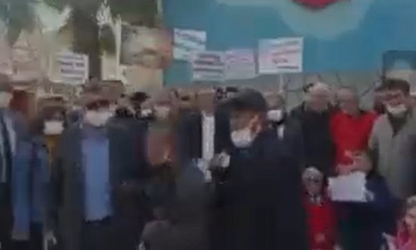 Özrü kabahatinden büyük! Yanına gelen engelli vatandaşı kovan CHP’li vekil: Abarttılar