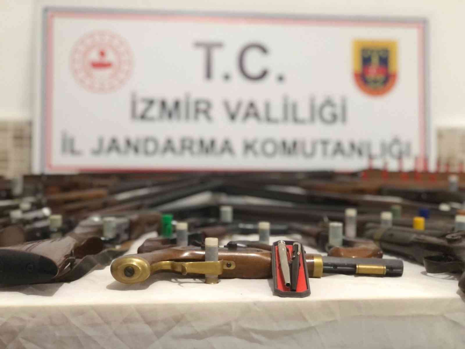 FETÖ şüphelisinin evinden casus tabancası çıktı #izmir