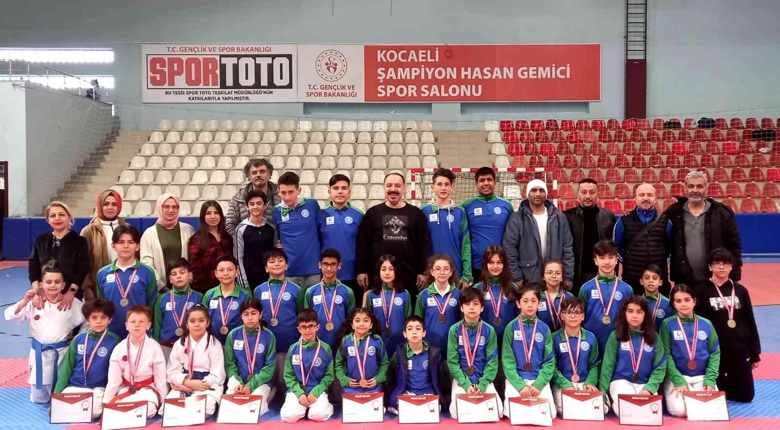 ÇESK sporcularının karate başarısı