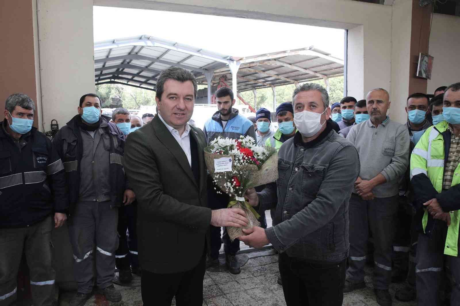 Bergama’da temizlik işçilerinden maaş zammı teşekkürü #izmir