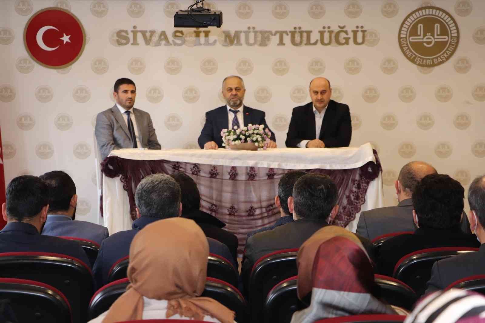 Kur’an kursu öğreticilerine yönelik toplantı düzenlendi #sivas