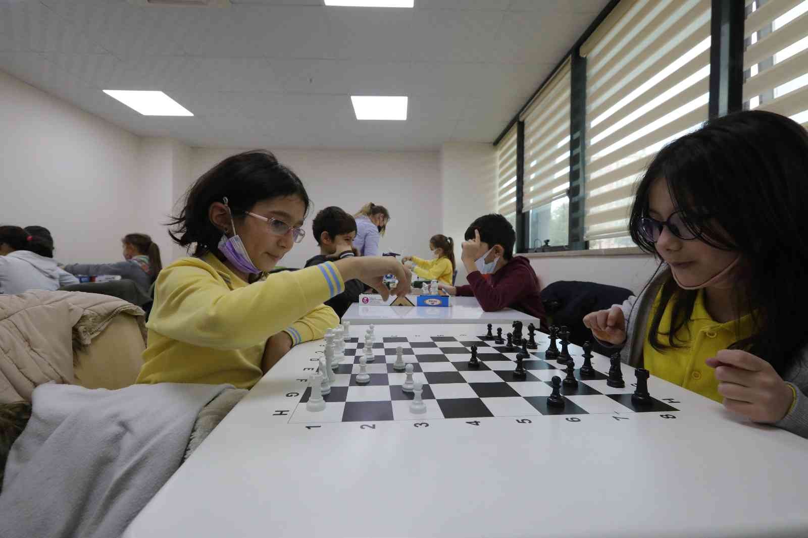 Çayırova’da ödüllü satranç turnuvası #kocaeli