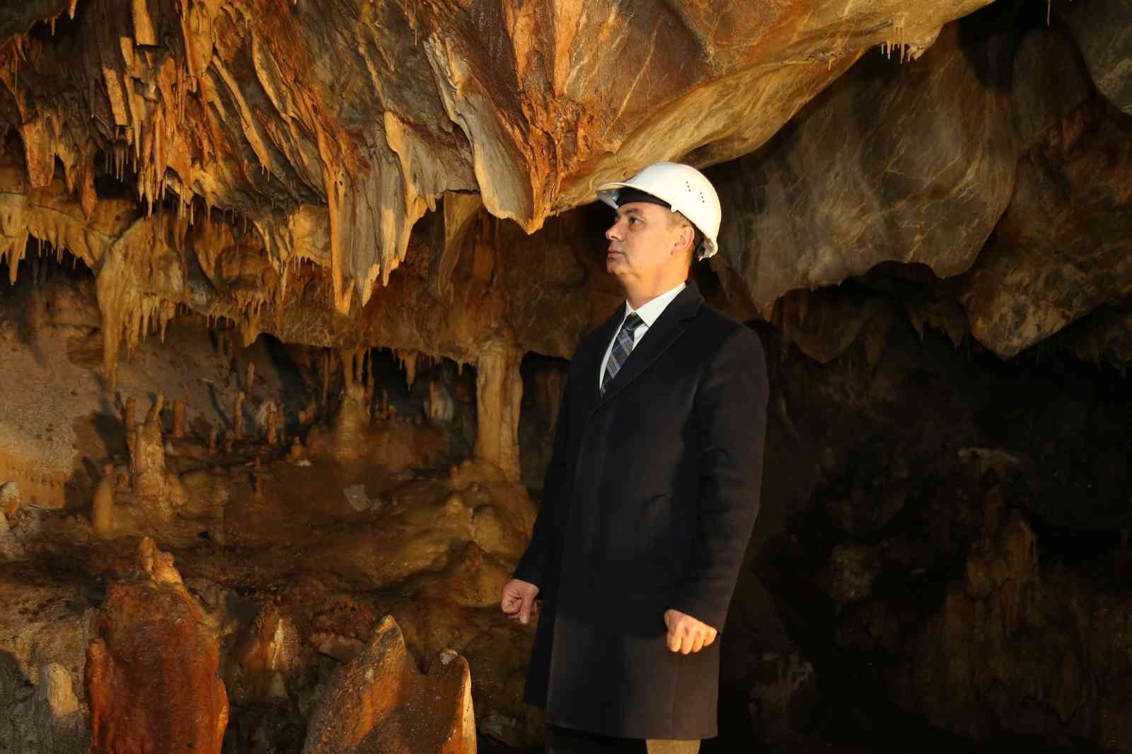 Gölbaşı Belediye Başkanı Şimşek, tarihi Tulumtaş Mağarası’nı ziyaret etti