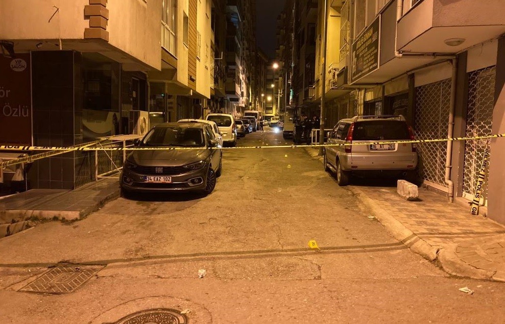 İzmir’deki bıçaklı saldırıda yaralanan polisin durumu iyiye gidiyor #izmir